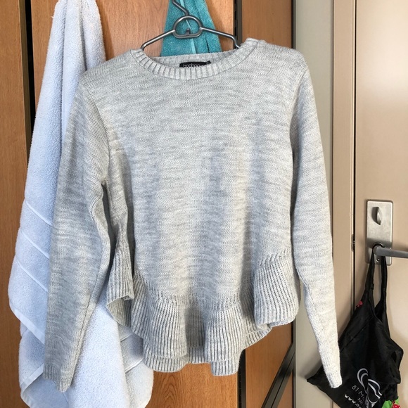 Boohoo Gray Ruffle Hem Sweater - Picture 2 of 3